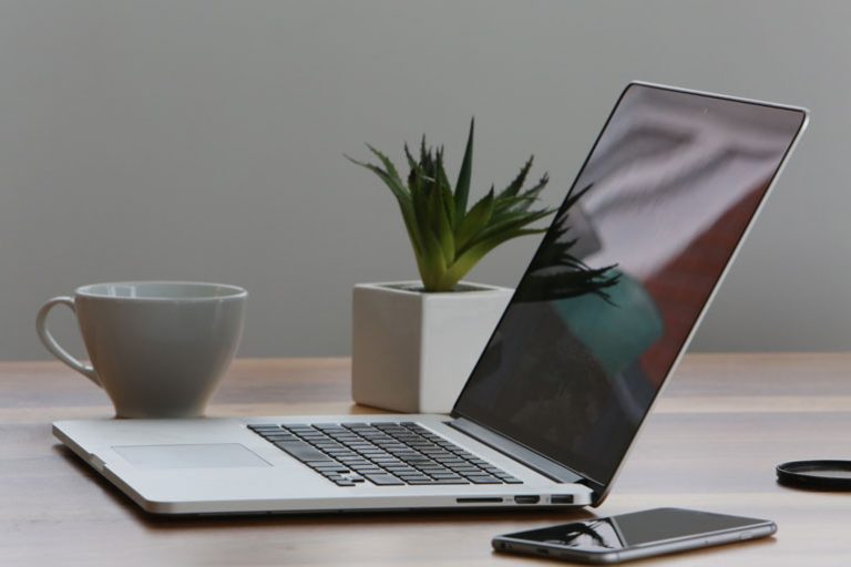 Mecba Lapptop 15inch, Touch Bar 2020